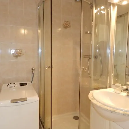 Bormes-les-mimosas, 3 Pieces, 5 Personnes - Fr-1-713-19 Apartment *