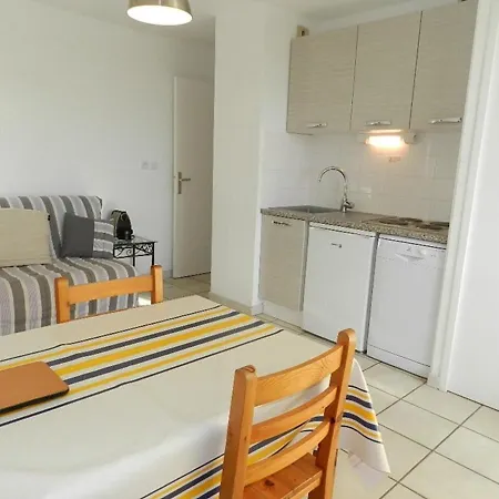 Bormes-les-mimosas, 3 Pieces, 5 Personnes - Fr-1-713-19 Apartment Bormes-les-Mimosas