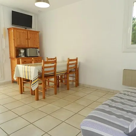 Bormes-les-mimosas, 3 Pieces, 5 Personnes - Fr-1-713-19 Apartment